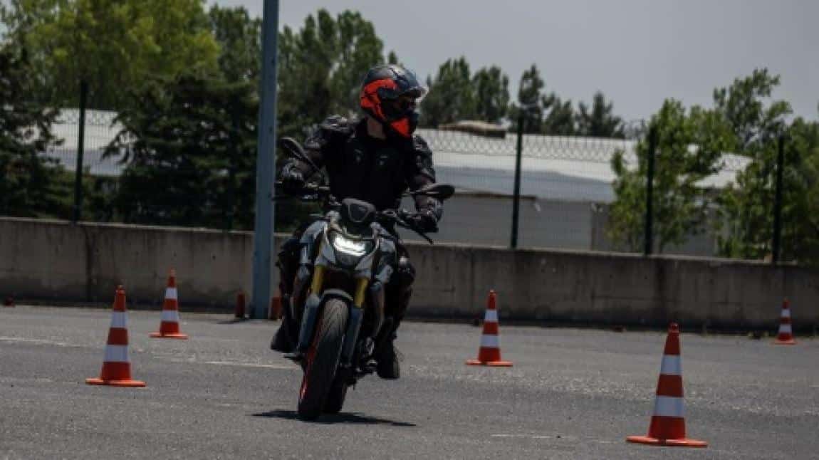 Motosiklet Güvenli Ve İleri Sürüş Teknikleri Eğitimi Öğreticiliği..